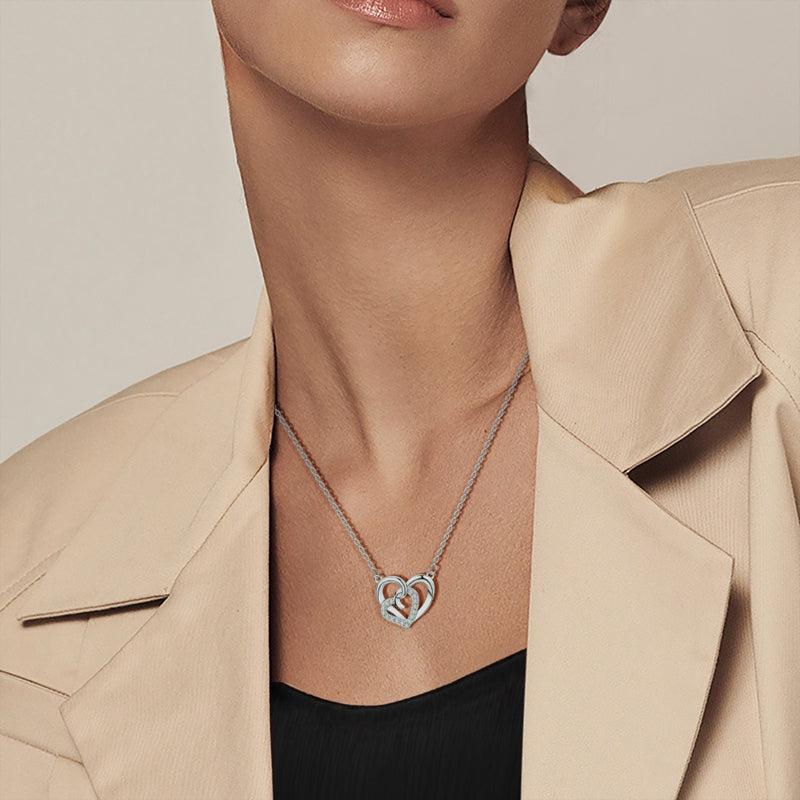 Collar de corazón envolvente brillante